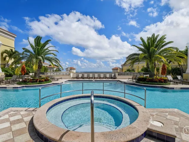 2-bedroom condo for sale in West Palm Beach - 701 S Olive Avenue 1003 - MondialRealty