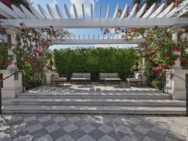 2-bedroom condo for sale in West Palm Beach - 701 S Olive Avenue 1003 - MondialRealty