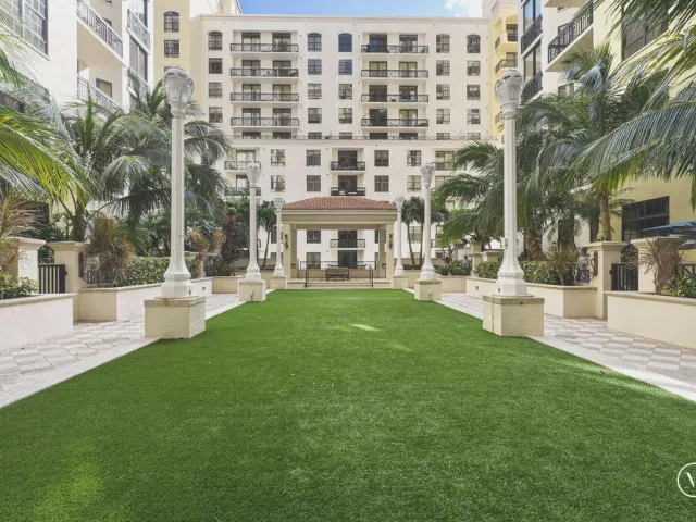 2-bedroom condo for sale in West Palm Beach - 701 S Olive Avenue 1003 - MondialRealty