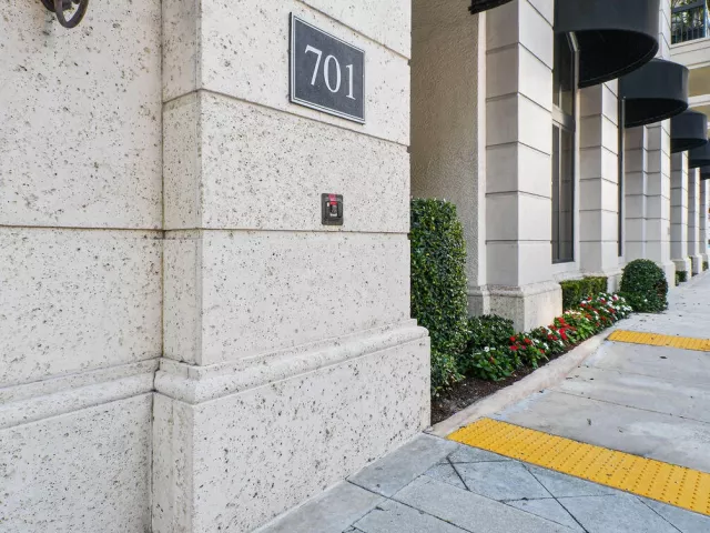 2-bedroom condo for sale in West Palm Beach - 701 S Olive Avenue 1003 - MondialRealty
