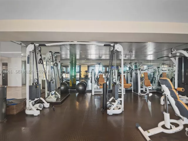 1-bedroom condo for sale in Fort Lauderdale - 601 N Fort Lauderdale Beach Blvd 712 - MondialRealty