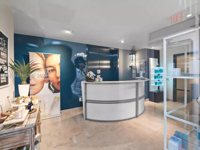 1-bedroom condo for sale in Fort Lauderdale - 601 N Fort Lauderdale Beach Blvd 712 - MondialRealty