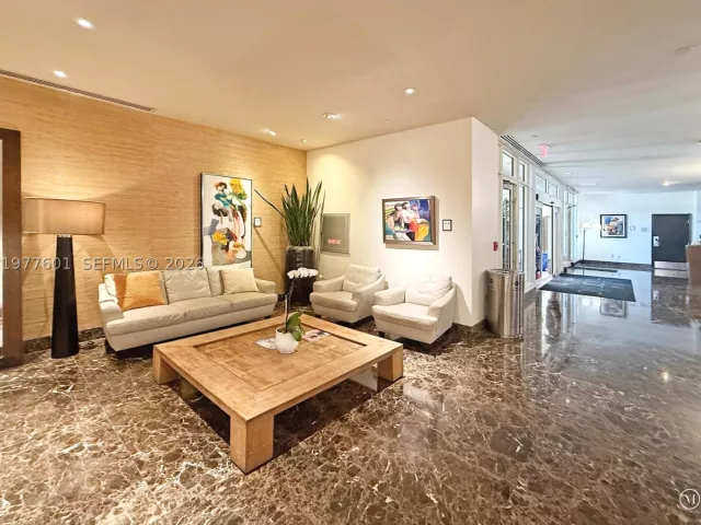 1-bedroom condo for sale in Fort Lauderdale - 601 N Fort Lauderdale Beach Blvd 712 - MondialRealty