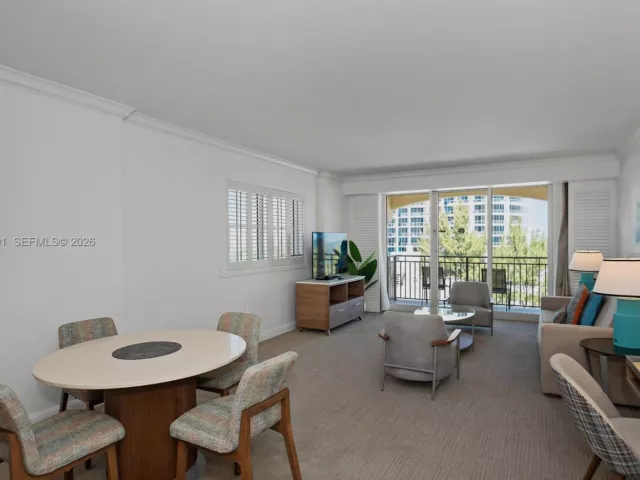 1-bedroom condo for sale in Fort Lauderdale - 601 N Fort Lauderdale Beach Blvd 712 - MondialRealty