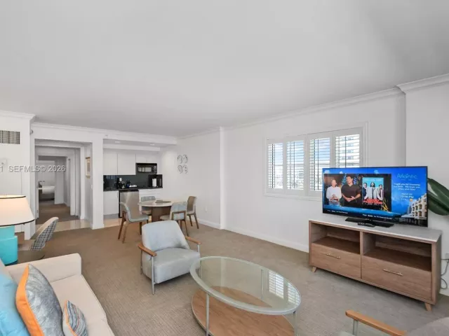 1-bedroom condo for sale in Fort Lauderdale - 601 N Fort Lauderdale Beach Blvd 712 - MondialRealty