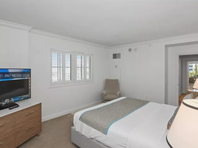 1-bedroom condo for sale in Fort Lauderdale - 601 N Fort Lauderdale Beach Blvd 712 - MondialRealty