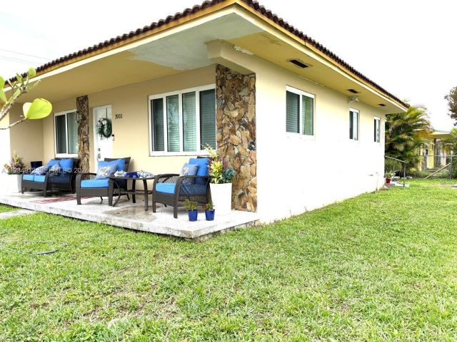 Home for sale at 3900 SW 67th Ave - photo 7465527