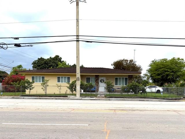 Home for sale at 3900 SW 67th Ave - photo 7465530