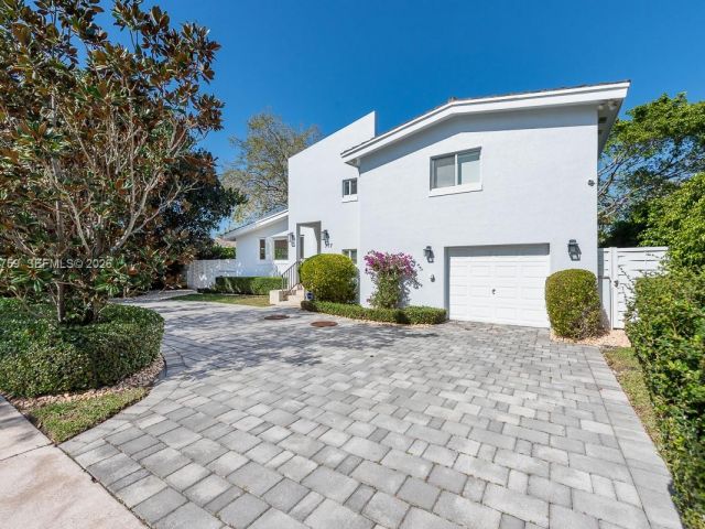 Home for sale at 717 Benevento Ave - photo 7528208