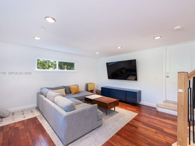 Home for sale at 717 Benevento Ave - photo 7528216