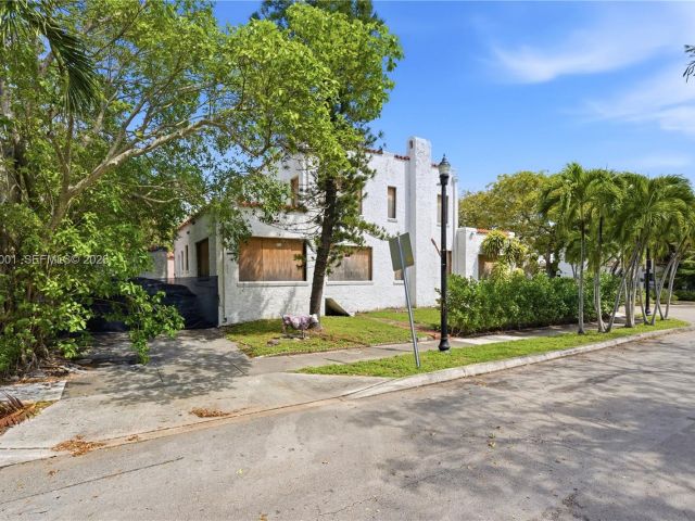 Home for sale at 4400 NE 1st Ave - photo 7465508