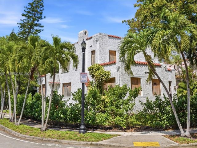 Home for sale at 4400 NE 1st Ave - photo 7465510