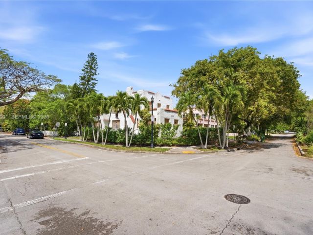 Home for sale at 4400 NE 1st Ave - photo 7465512