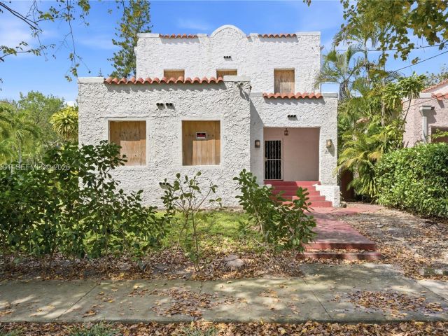 Home for sale at 4400 NE 1st Ave - photo 7465515