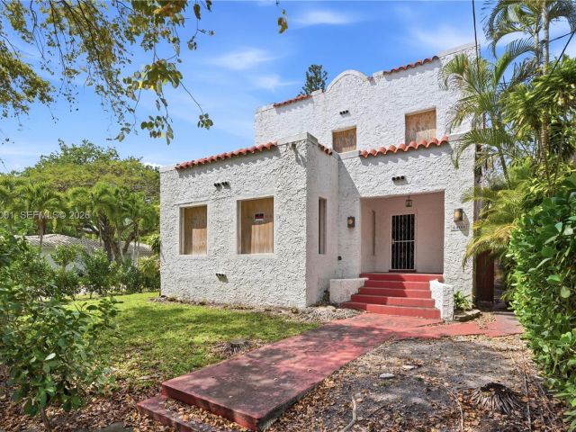 Home for sale at 4400 NE 1st Ave - photo 7465517