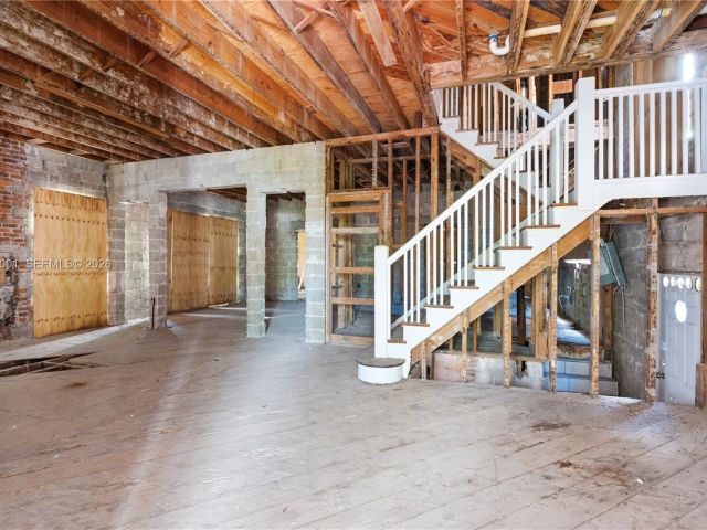 Home for sale at 4400 NE 1st Ave - photo 7465518