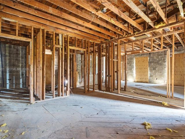 Home for sale at 4400 NE 1st Ave - photo 7465522