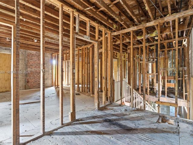 Home for sale at 4400 NE 1st Ave - photo 7465523