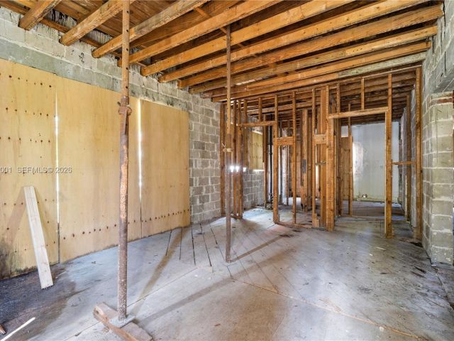 Home for sale at 4400 NE 1st Ave - photo 7465524