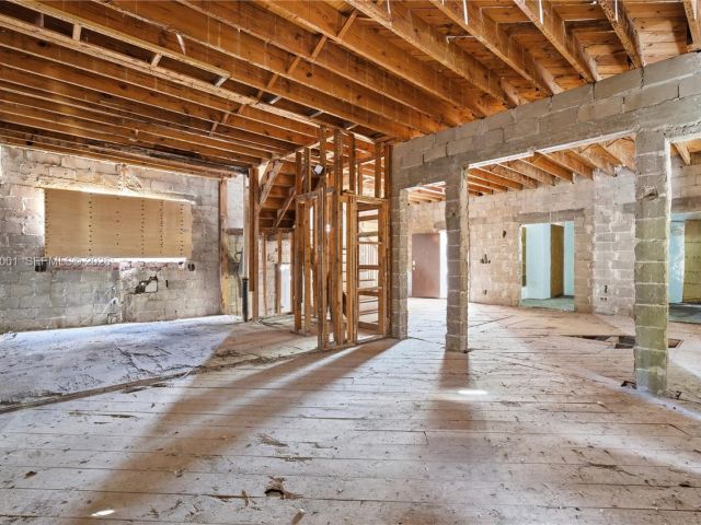 Home for sale at 4400 NE 1st Ave - photo 7465525