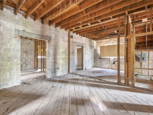 Home for sale at 4400 NE 1st Ave - photo 7465526