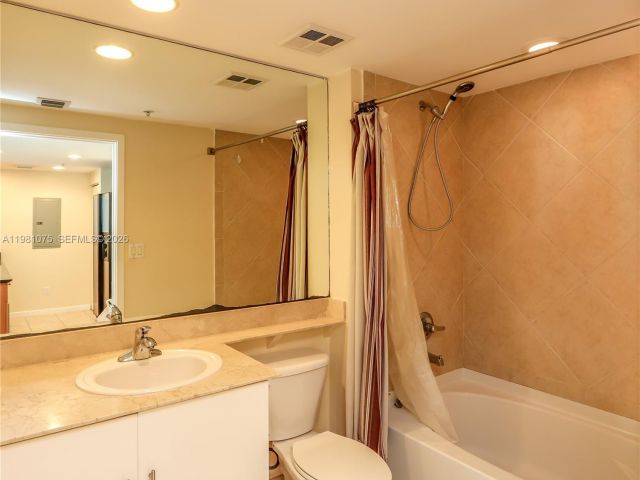 Apartment for rent  Unit #1220 - photo 7487116