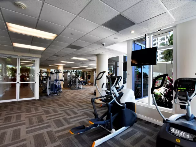 3-bedroom condo for rent in Miami - 801 Brickell Key Blvd 1209 - MondialRealty