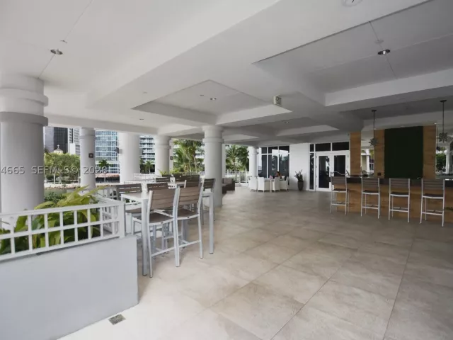 3-bedroom condo for rent in Miami - 801 Brickell Key Blvd 1209 - MondialRealty