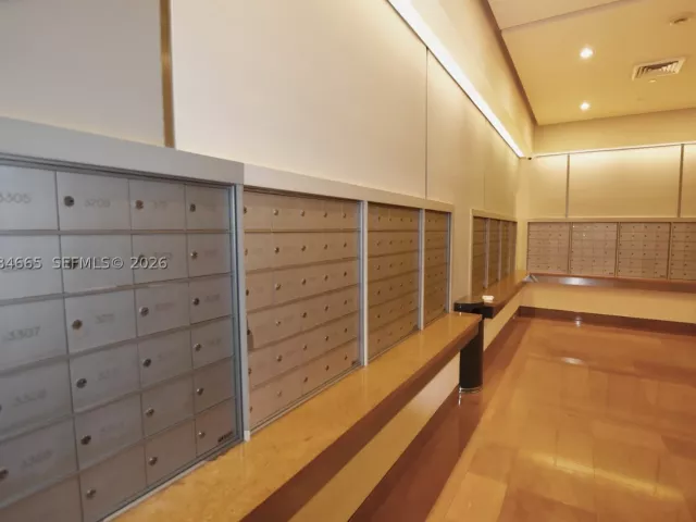 3-bedroom condo for rent in Miami - 801 Brickell Key Blvd 1209 - MondialRealty
