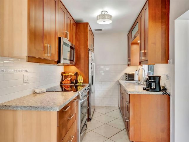 Home for rent at 1224 NE 182nd St 1224 - photo 7480628