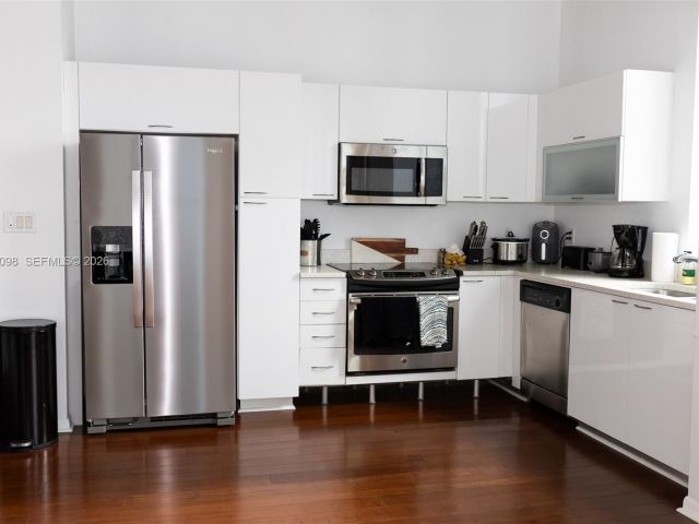 2-bedroom condo for rent in Miami - 234 NE 3 ST 1201 - MondialRealty