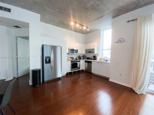 2-bedroom condo for rent in Miami - 234 NE 3 ST 1201 - MondialRealty