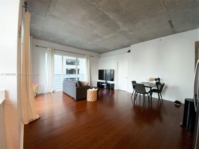 2-bedroom condo for rent in Miami - 234 NE 3 ST 1201 - MondialRealty