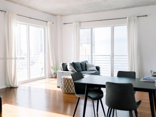 2-bedroom condo for rent in Miami - 234 NE 3 ST 1201 - MondialRealty