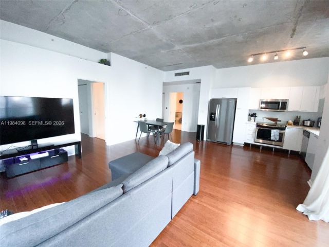 2-bedroom condo for rent in Miami - 234 NE 3 ST 1201 - MondialRealty