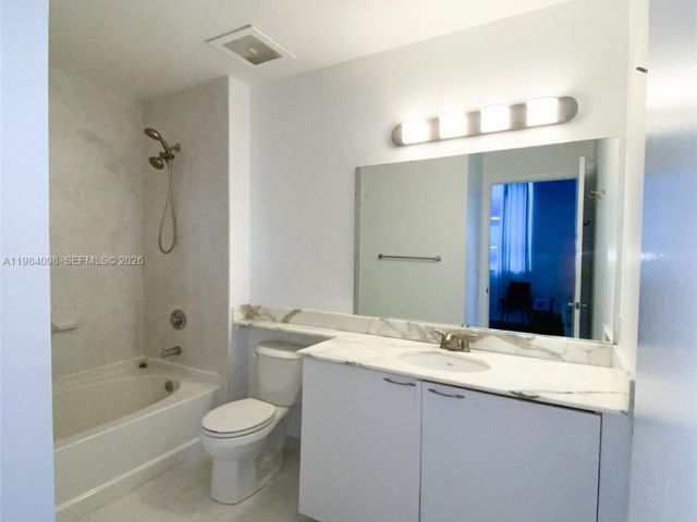 2-bedroom condo for rent in Miami - 234 NE 3 ST 1201 - MondialRealty