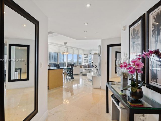 Apartment for rent  Unit # - photo 7499089