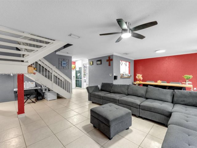 3-bedroom home for sale in Doral - 5208 NW 103rd Ave - MondialRealty