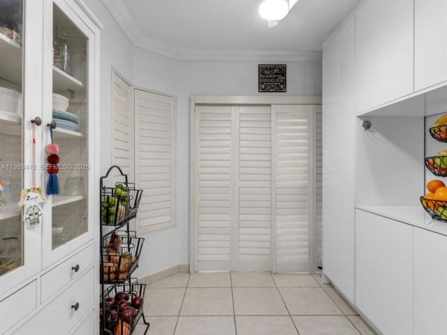 3-bedroom home for sale in Doral - 5208 NW 103rd Ave - MondialRealty