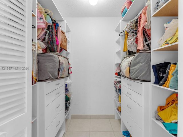 3-bedroom home for sale in Doral - 5208 NW 103rd Ave - MondialRealty