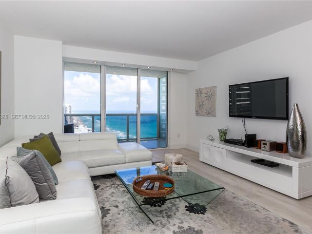 Apartment for rent  Unit #3711 - photo 7499107