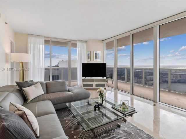 Apartment for rent  Unit #4706 - photo 7499147