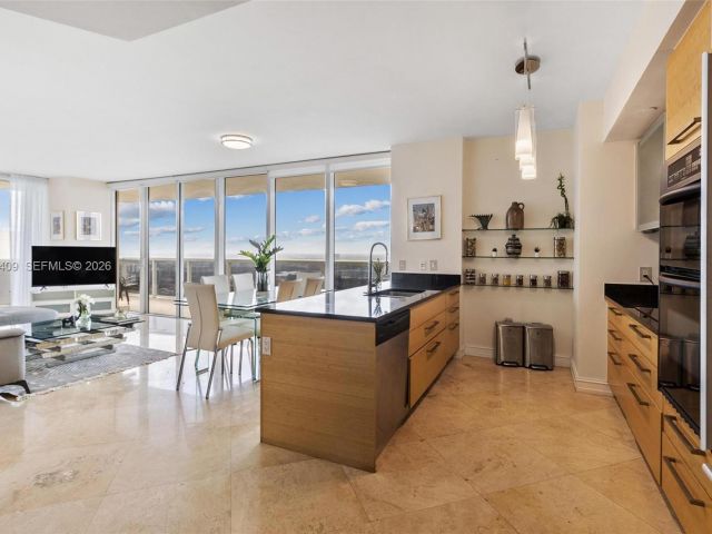 Apartment for rent  Unit #4706 - photo 7499150