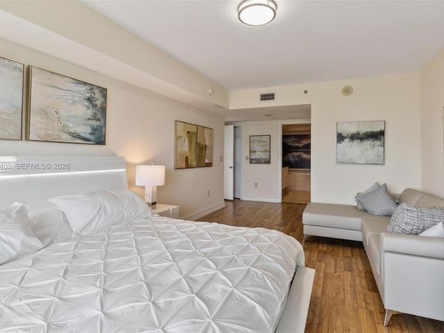 Apartment for rent  Unit #4706 - photo 7499154