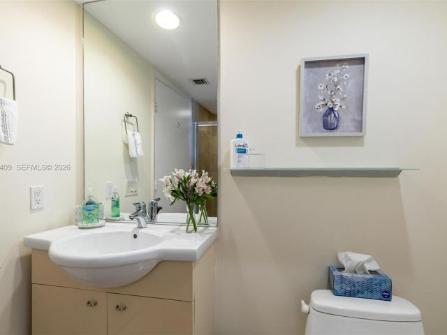 Apartment for rent  Unit #4706 - photo 7499159