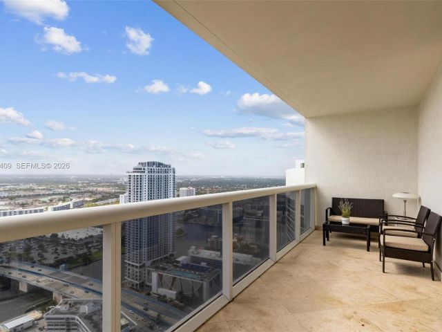 Apartment for rent  Unit #4706 - photo 7499160