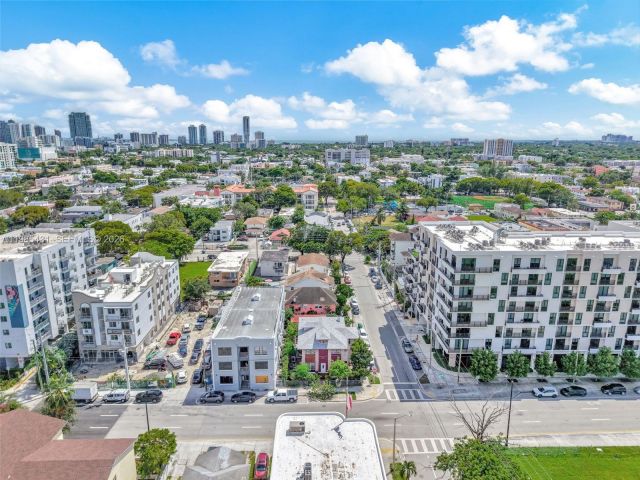 Home for sale at 119 SW 7th Ave - photo 7466003