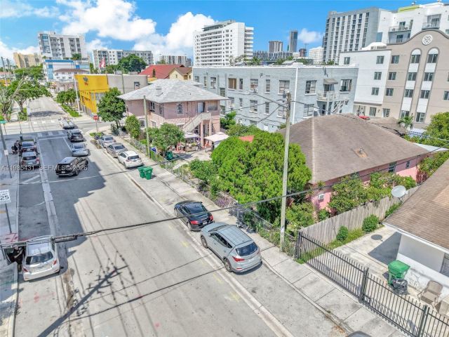 Home for sale at 119 SW 7th Ave - photo 7466006