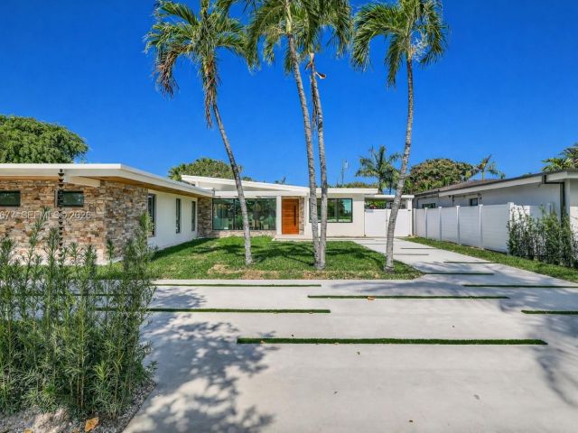 Home for sale at 905 Fairway Drive - photo 7509447