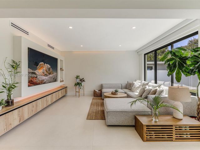 Home for sale at 905 Fairway Drive - photo 7509467